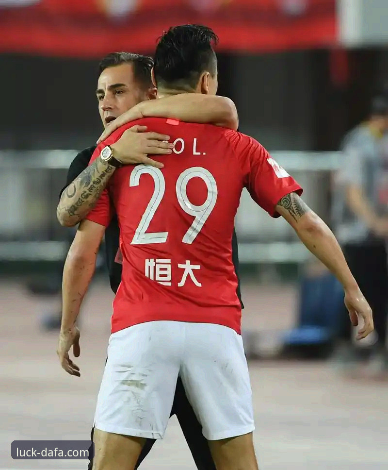 从恒大王朝到法庭审判：一场商业与足球的“比赛”为何牵动人心？